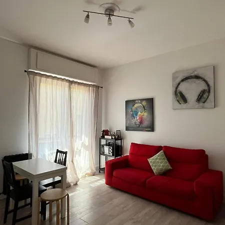 Apartamento In Lora Como